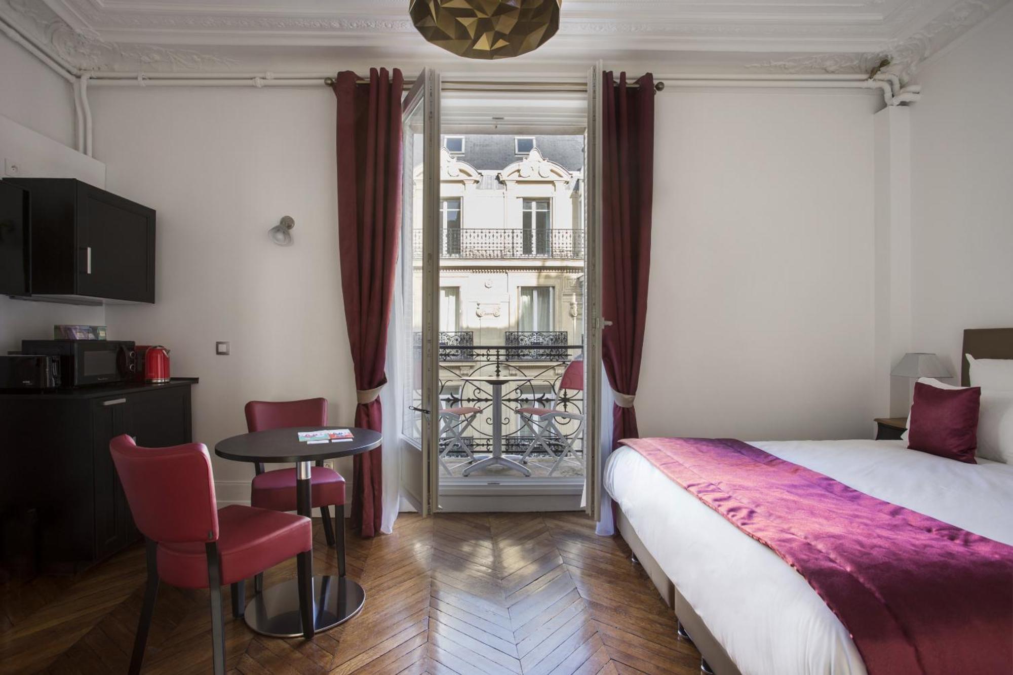 Vestay George V * Parigi
